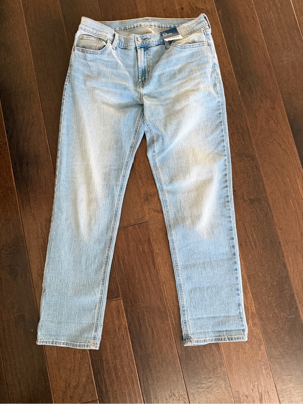 Old Navy Light Wash Women’s Slim Straight Jeans